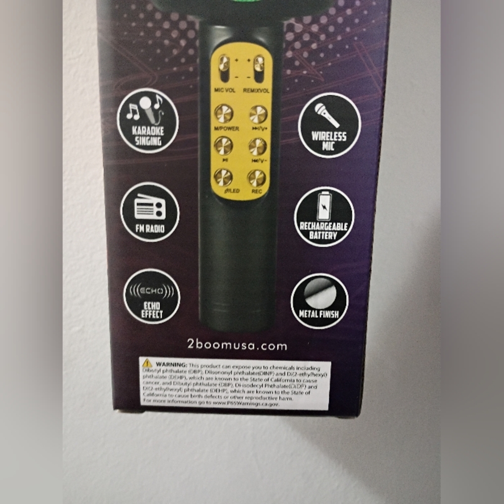 2Boom Wireless LED Karaoke Microphone Color Gold, FM Radio, Echo Effect - Picture 3 of 5